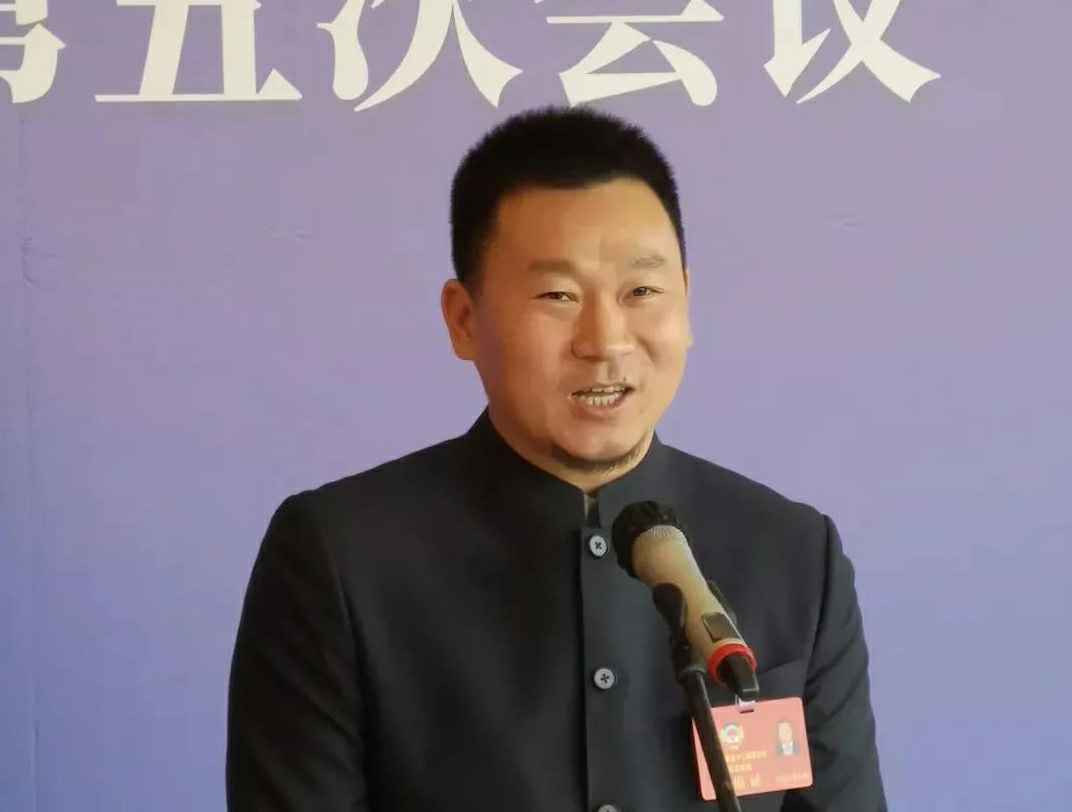202204221343.jpg 为进一步展示市政协团结、民主、开放、自信的形象,向市民和网友展示政协委员的履职风采,中山市政协十二届五次会议在2月4日上午开幕前开设“委员通道”,市政协委员、厦门昊然社会责任项目有限公司公司总经理陈朝阳走进“委员通道”,回应社会关切的问题。他就如何做好城市应急管理规划的问题进行发言,并回答记者提问。.jpg